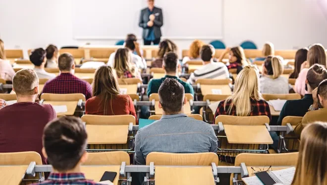 Bingung Biaya Kuliah? Ini Deretan Beasiswa Selain KIP Kuliah yang Siap Bantu Kamu!