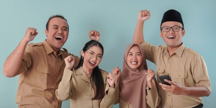 Bocoran kenaikan gaji PNS 2025! Simak golongan mana yang mendapat kenaikan terbesar, rincian gaji pokok, dan tunjangan tambahan agar penghasilan PNS lebih maksimal."