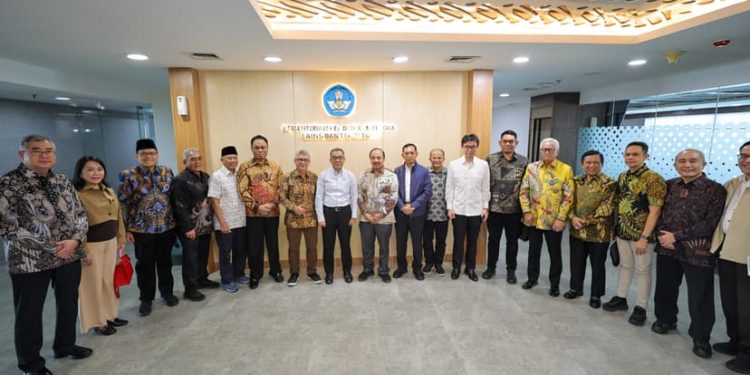 Kemendiktisaintek Dorong Penguatan Antar PTN dan PTS